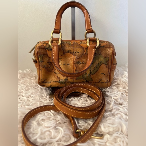 Alviero Martini Handbags - Alviero Martini sling or handbag